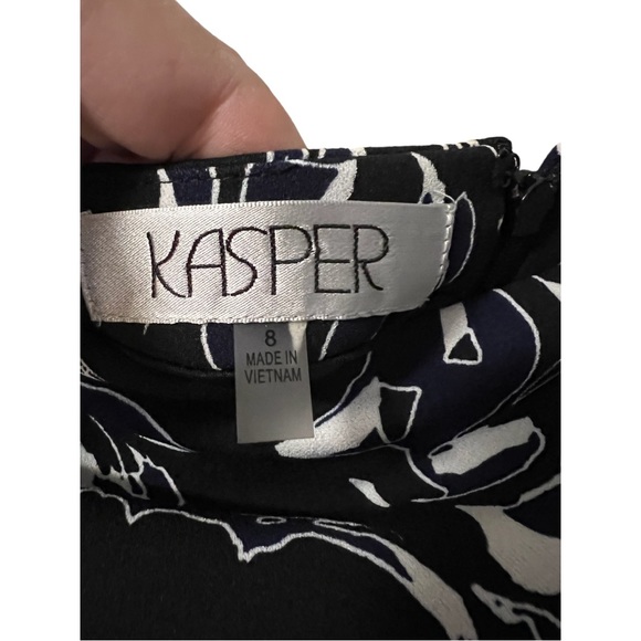 A Kasper black & white skirt in size 8 - Picture 4 of 7